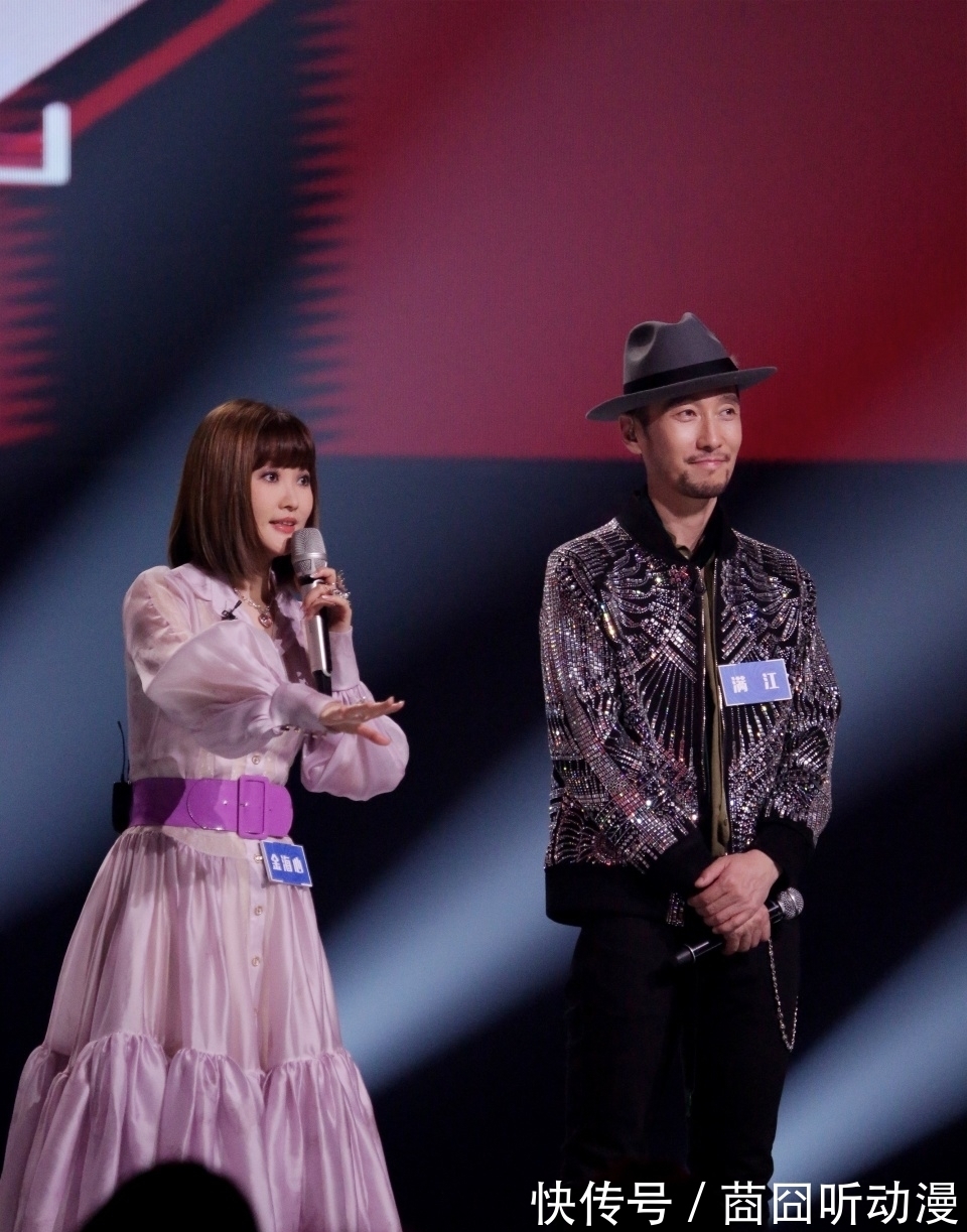 满江|宝藏歌手金海心满江合唱!“金童玉女”携手再现千禧年高光时刻