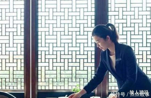 她是“国宴级服务员”,为各国宴会服务3次,一般宴会都请不动她