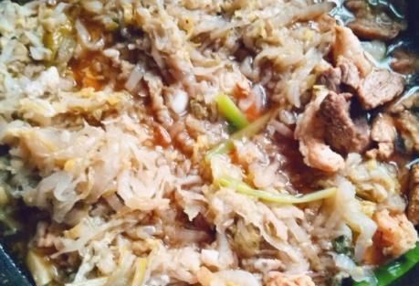 不错|酸菜炖肉时,不可直接下锅,多加1个步骤,酸菜鲜香好吃不发苦