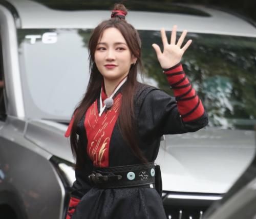 《奔跑吧》全员古装,五位女嘉宾太养眼,我却被唯一的男嘉宾惊艳