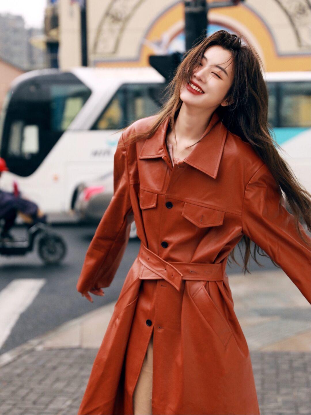 大衣|你离时髦精只差一件“皮大衣”,打扮潇洒舒适不扮嫩,适合普通人