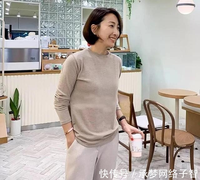 一衣 中年女人秋季穿搭越简约越高级,不信看这位博主,舒适大方显气质