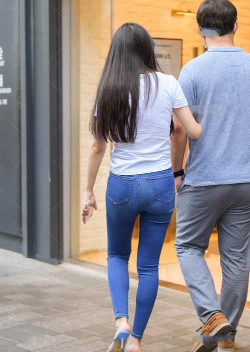 舒适|基础款白色短袖显自然美，清爽又舒适