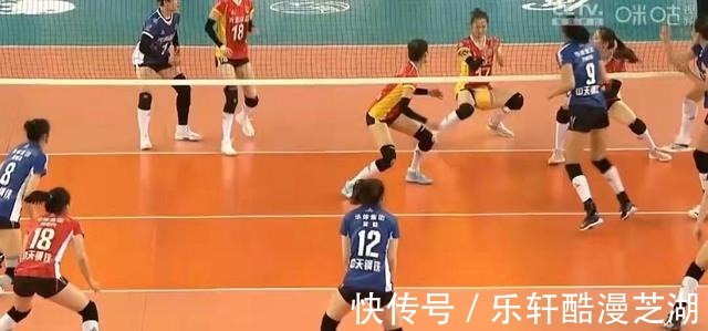 上海女排|王音迪被判连击失误送分,许晓婷提出质疑,主裁被我逮个正着