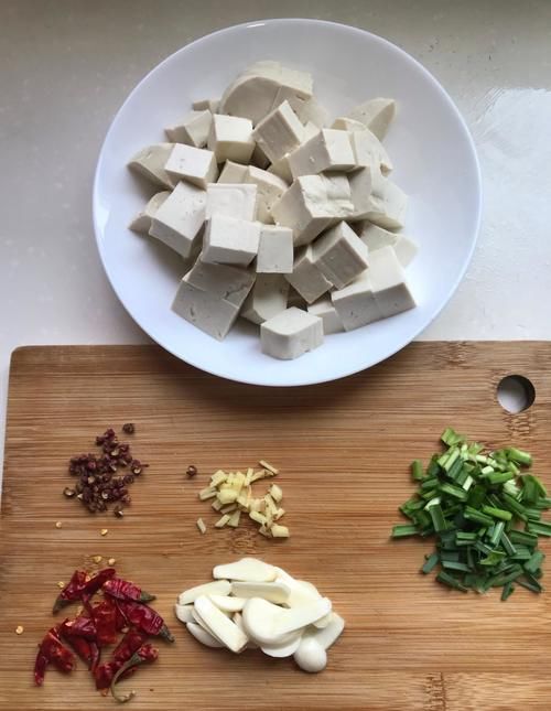 轻轻松松|家常麻婆豆腐,5块钱8分钟轻轻松松搞定!