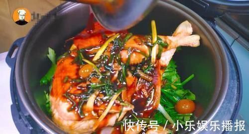 一整只鸡放进电饭煲,不放水不放油,出锅以后比烤鸡还好吃