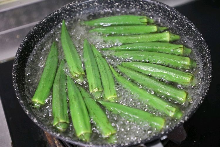 家常蒜蓉秋葵,简单快手,5分钟就上桌,家人抢着吃