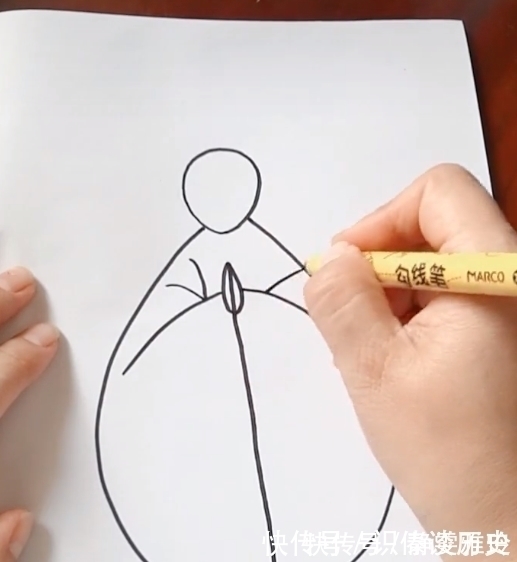 简笔画!美术生作画神脑洞,开始像大白,接着是瓢虫,看到成画懵圈了