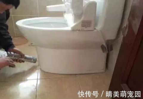 玻璃胶用久会“变黑”？教你1个“小方法”，让玻璃胶洁净如新！