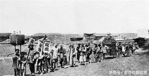 形象|清朝官员的真实形象百官上朝交头接耳，和珅的长相堪比四大美男