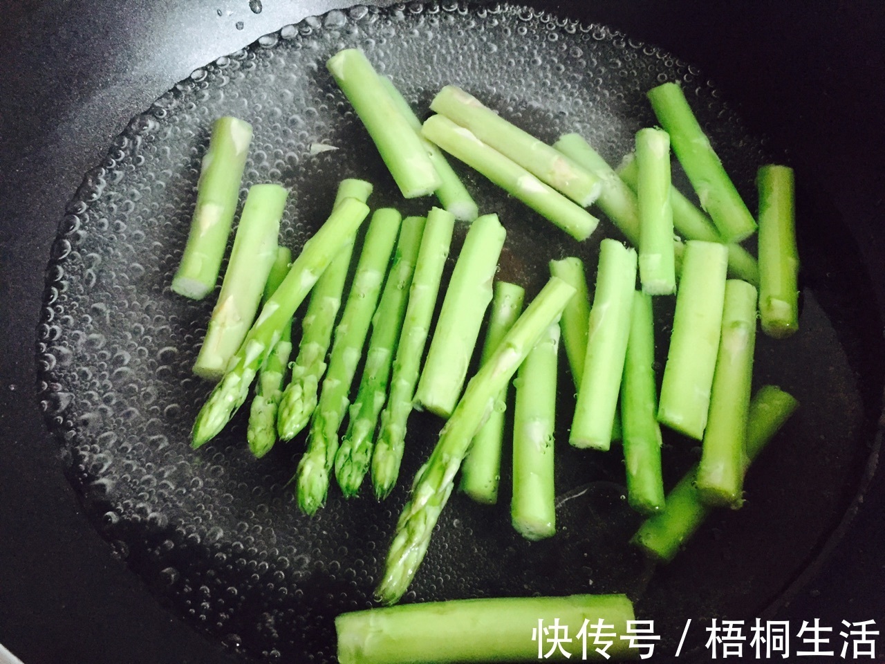 爽口|家庭版蒜蓉芦笋,清脆爽口,营养丰富又美味