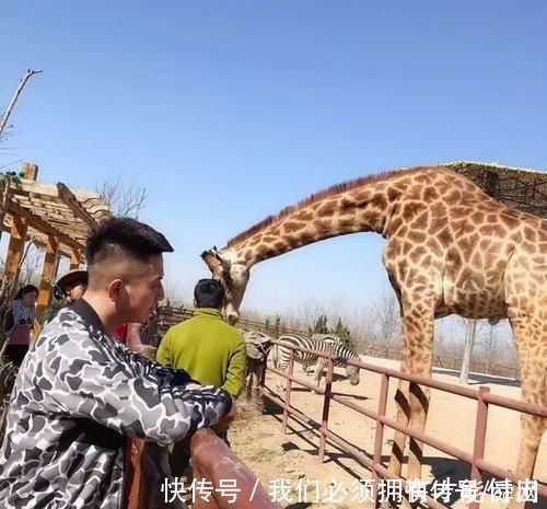 |搞笑p图妹子这膝盖是怎么受伤的,还想要p掉!