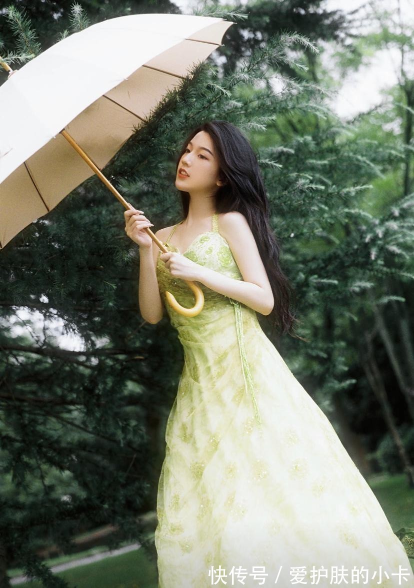 搭配|夏日甜酷风万能公式！明星都爱的时髦风格，普通人也能完美驾驭