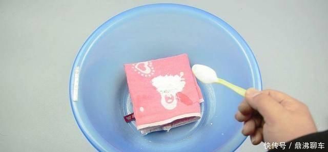 毛巾脏了,别拿肥皂洗,教你一招洗完都能洁白如新,省力又省心