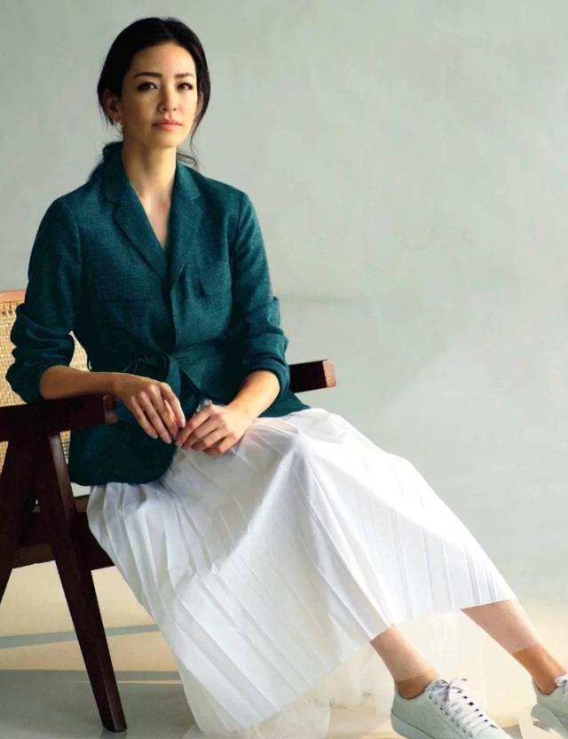 奔五女人别瞎穿,45岁日本博主私服太美了,这才叫真正的优雅大气