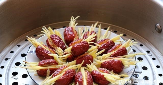 年夜饭必不可少的一道菜“金丝蒸枣”,寓意财源滚滚,长寿健康