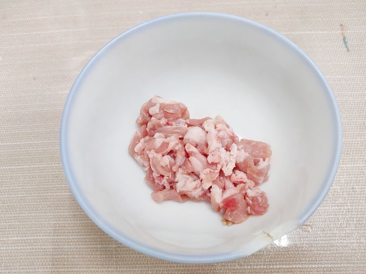 西红柿新吃法，冬天3样食材一起炒，出锅鲜香味道好，家人喜欢吃