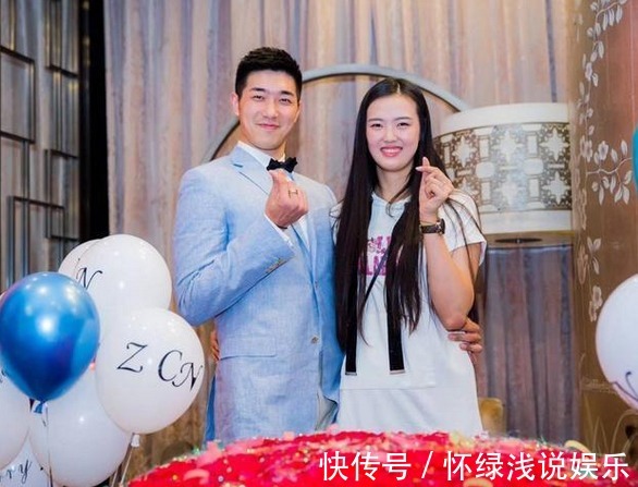 张常宁|张常宁晒照秀大长腿,与老公吴冠希结束异地,如今气色红润更漂亮