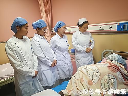 产妇|“我又不是动物!”产妇分娩,几个男女实习生围观,场面太尴尬