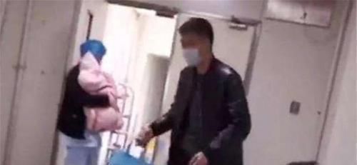 双胞胎|“恭喜生了双胞胎”宝爸听了护士的话撒腿就跑，网友是我也得跑