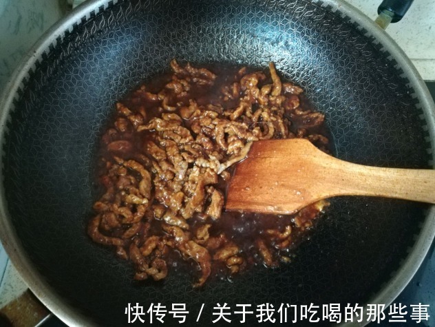 酱肉丝|炒京酱肉丝,牢记几个技巧,肉丝滑嫩可口,酱香味浓郁,卷饼真香