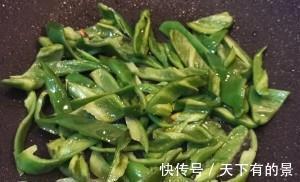 家常快手菜,青椒土豆炒火腿鸡蛋,荤素都有,简单营养,超下饭