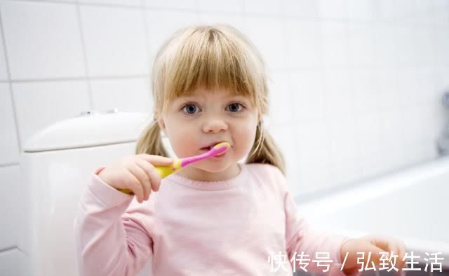 宝妈|想要宝宝牙齿洁白,这3点家长要做好,帮娃告别“小黑牙”