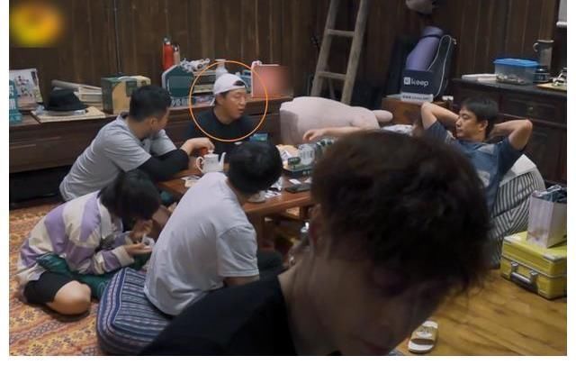 《向往的生活》彭彭和妹妹被吓出表情包，网友：黄渤也太坏了