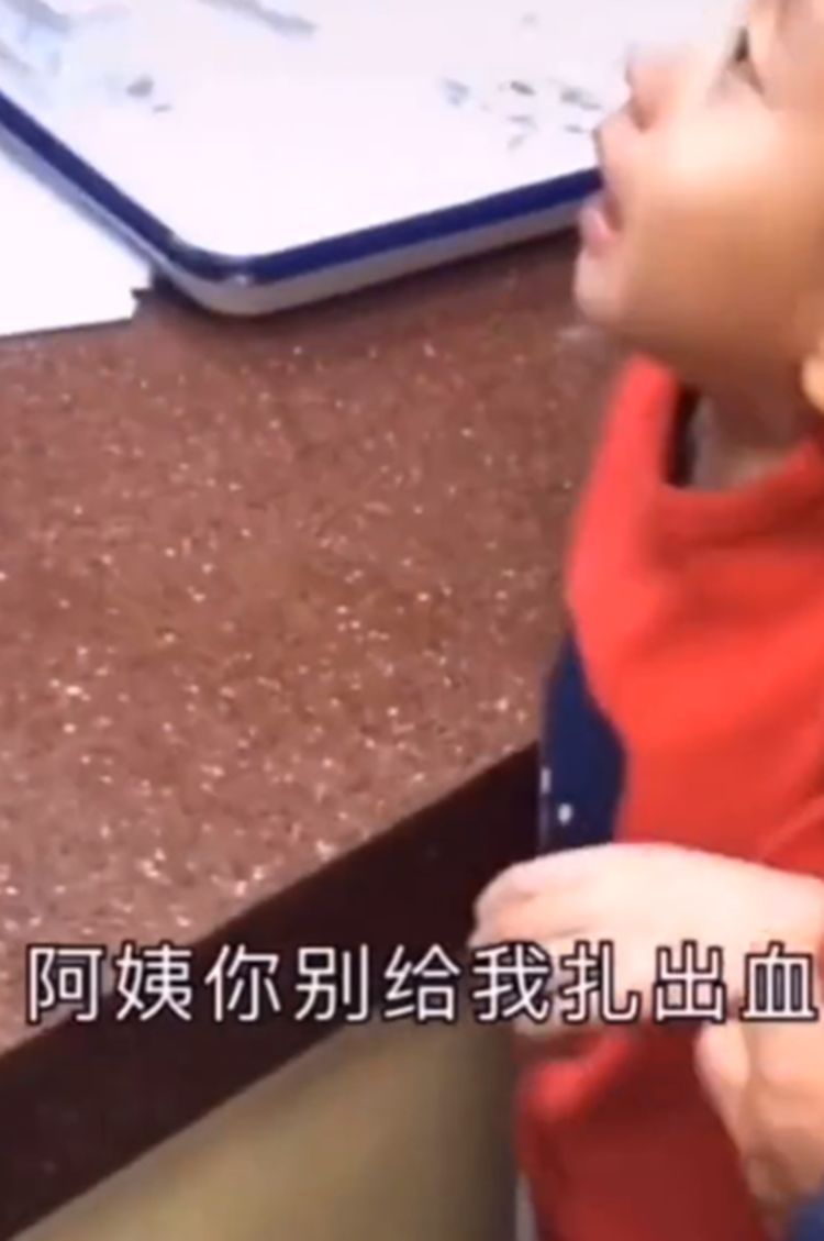 宝妈|“话痨”男童因打针走红,网友佩服真是一分钟都没有停下来过