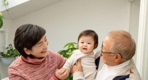 风里来雨|在老人眼里，孙子和外孙其实有三大不同，宝妈稍微留意就能感觉到