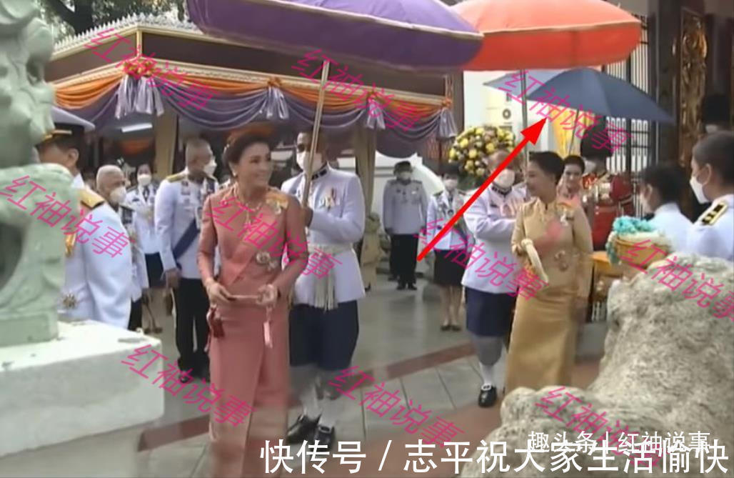 妻妾!妻妾待遇截然不同,43岁苏提达坐拥华盖,诗妮娜用雨伞滥竽充数