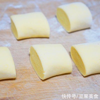  想健康又想美味，吃土豆形状的豆包就对啦