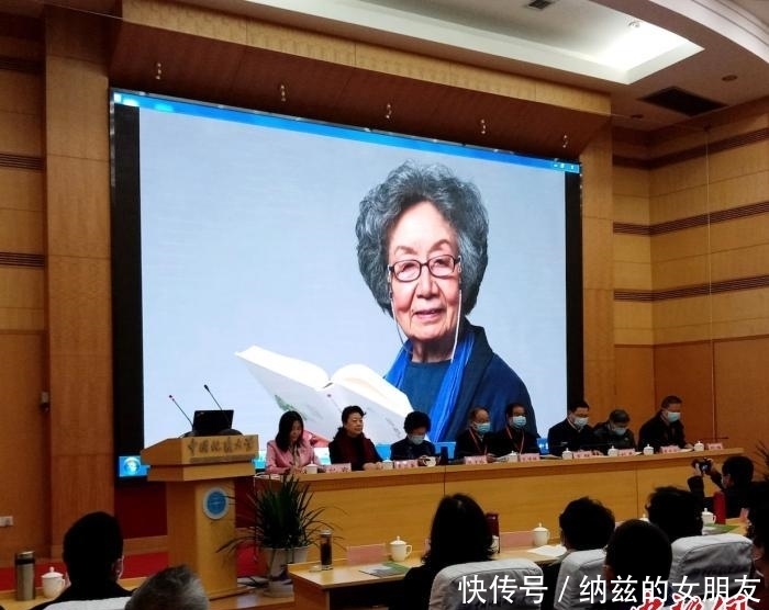 中华女子诗词论坛武汉开幕 叶嘉莹视频发