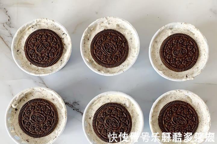 十分钟就能制作出香甜丝滑的奥利奥冰淇淋。