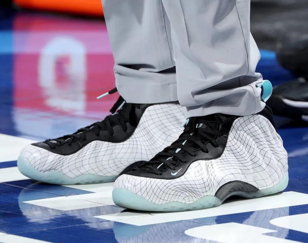 哈达威本尊上脚!几何喷 Foamposite One 首次曝光!