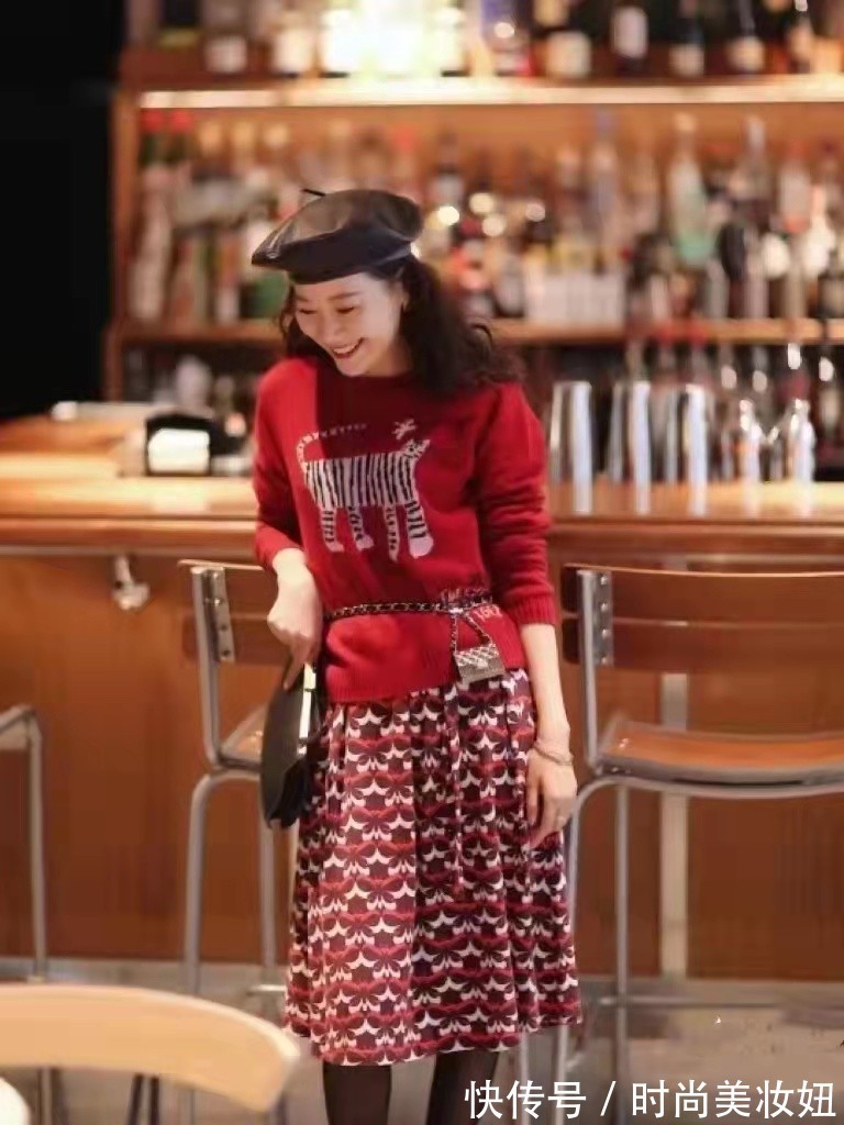 穿搭|这才是“有年味”的穿搭,喜庆又洋气的搭配,照着穿也能美出圈