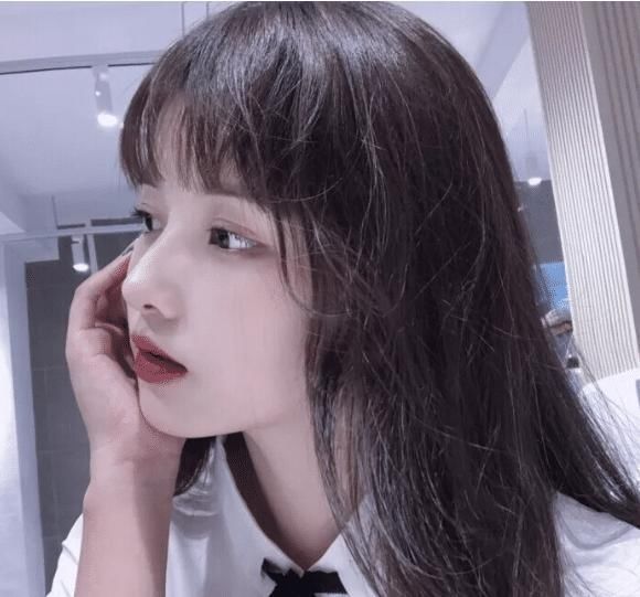 qq空间|男生眼中“超单纯”的女孩,都有这3特点,难怪桃花运会这么强