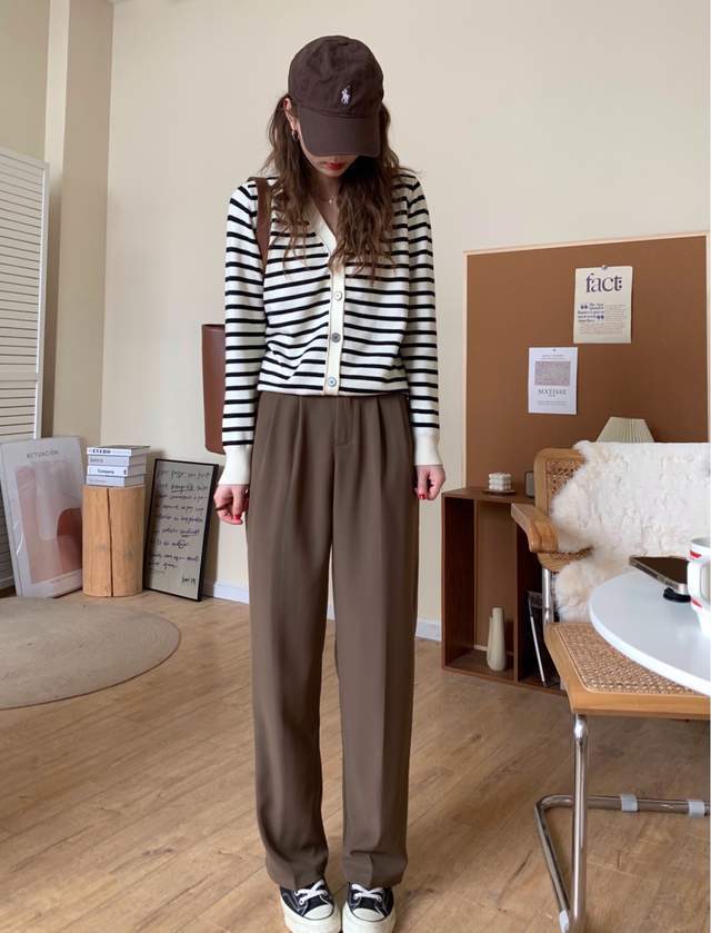 阔腿裤|入秋后不要瞎打扮,今年流行“条纹针织开衫+直筒裤”,显瘦洋气