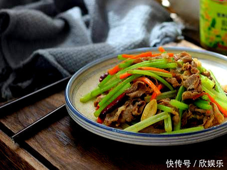 这个蔬菜老年人要多吃,有20多种营养元素,口感清脆还能降血压