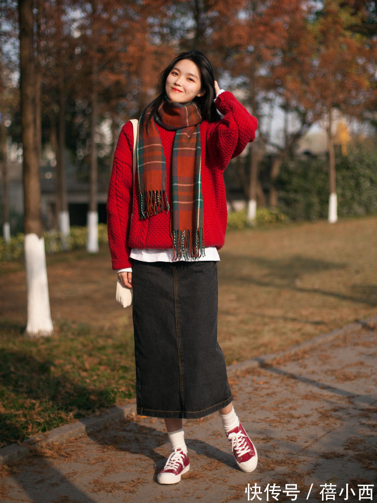 毛衣 新年穿搭选什么?首选“红色毛衣”来搭配,甜美满分更显元气