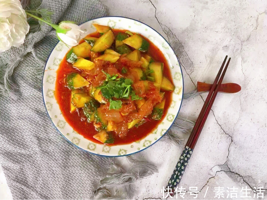 黄瓜|海蜇头这么一拌太好吃了,酸辣脆爽,端上桌抢着吃