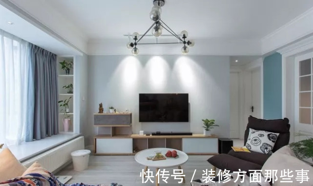 收纳|130平现代风三居室,白色收纳柜直冲天花板收纳整齐有序