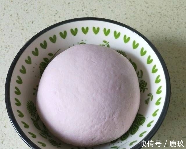 创意双色馒头，柔软丰满，营养丰富，外形可爱