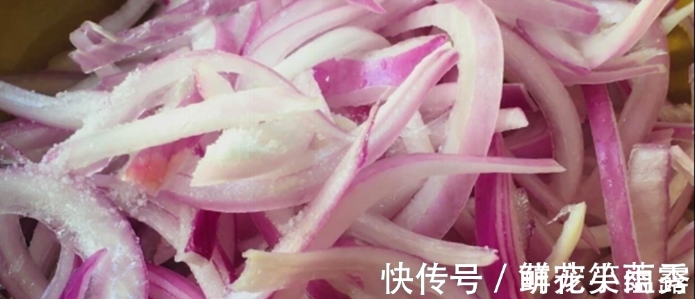 五香粉|洋葱加3个鸡蛋搅一搅,我家一周吃三次,提高免疫身体棒