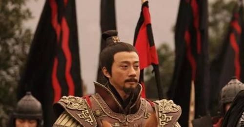 多此一举|曹操处决吕布时,为何要先缢死再斩首,岂不是多此一举