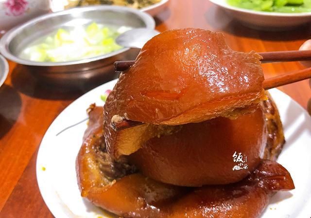 在家|卤肉店的熟食色泽漂亮,老板透露多加这一样,自己在家也可以做