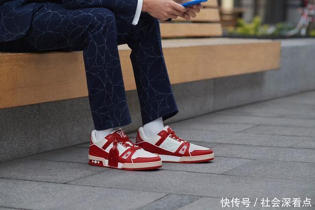 对抗艾滋病!白红配色Louis Vuitton RED鞋款登场