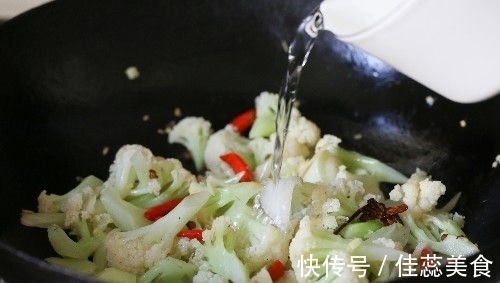 八角|花菜怎么做好吃？只要加了这味料，一上桌就被抢着吃，味道绝了！