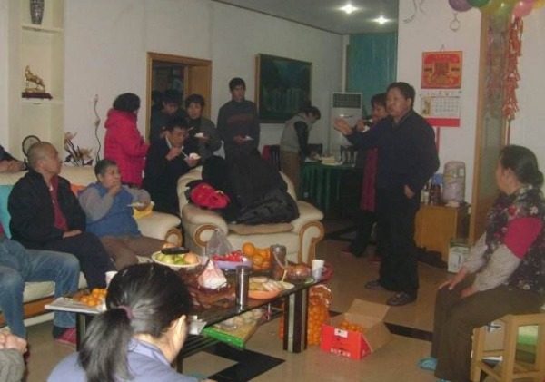 夫妻二人|爸爸姓宫,给三胞胎取名愁坏了父母,爷爷随口一取,全家点赞