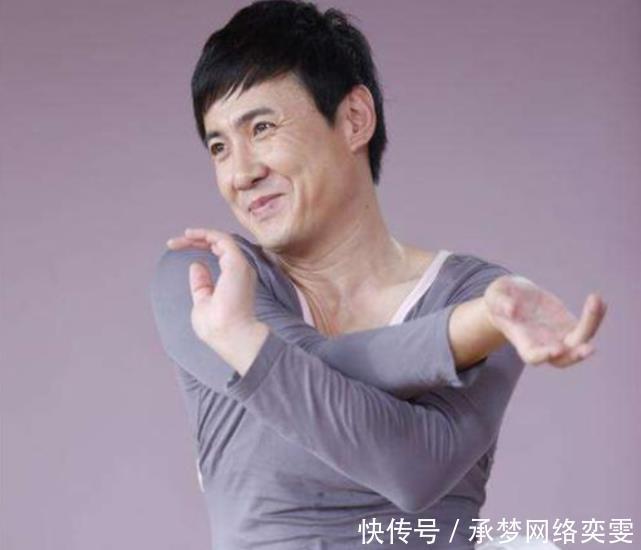 经典|他上春晚6次却3次失误,但每一次失误都成经典,网友说他难怪能红